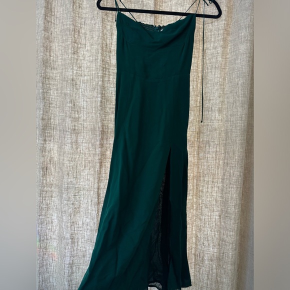 Reformation green dress with a slit on the front - Picture 4 of 5